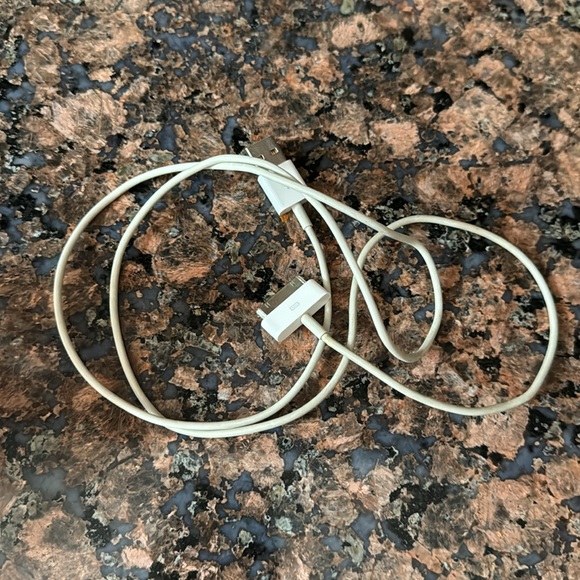 Apple 30 pin to USB charger wire used - Picture 2 of 3